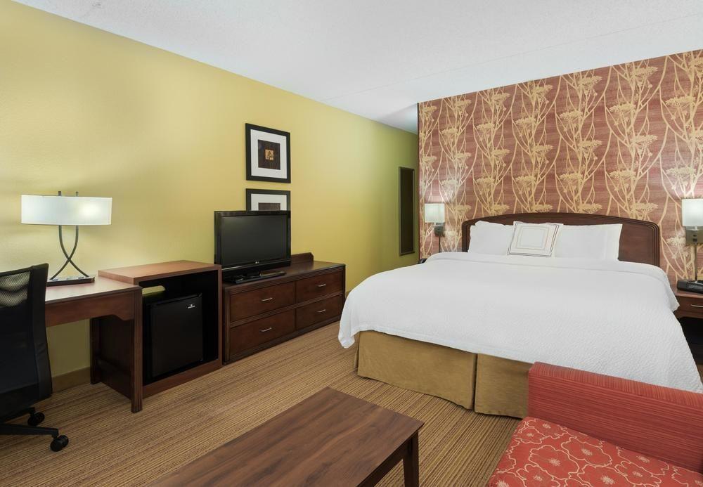 Отель Courtyard Tampa Downtown Экстерьер фото