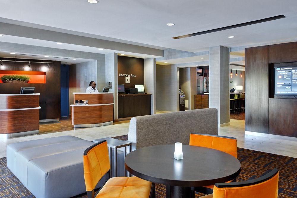 Отель Courtyard Tampa Downtown Экстерьер фото