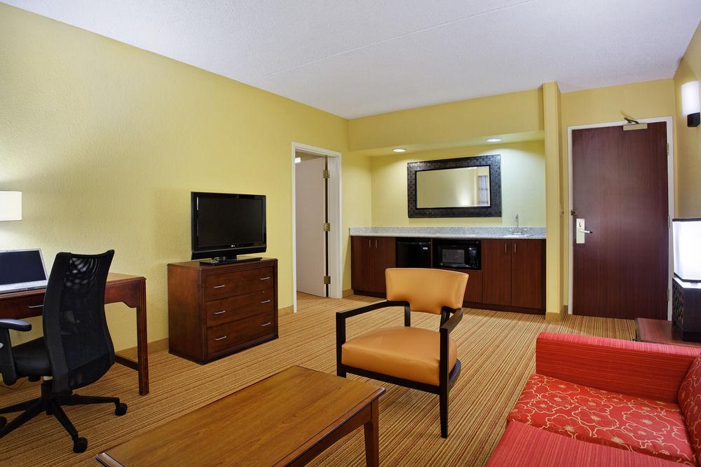 Отель Courtyard Tampa Downtown Экстерьер фото