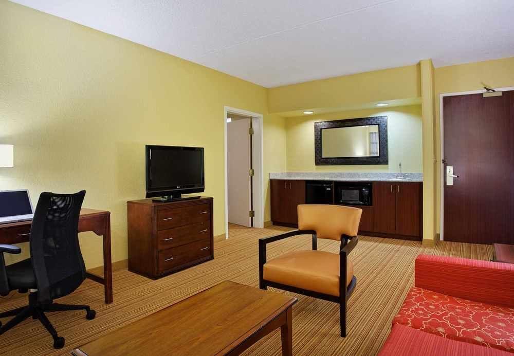 Отель Courtyard Tampa Downtown Экстерьер фото