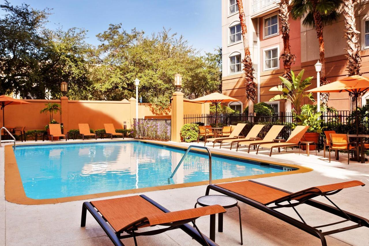 Отель Courtyard Tampa Downtown Экстерьер фото