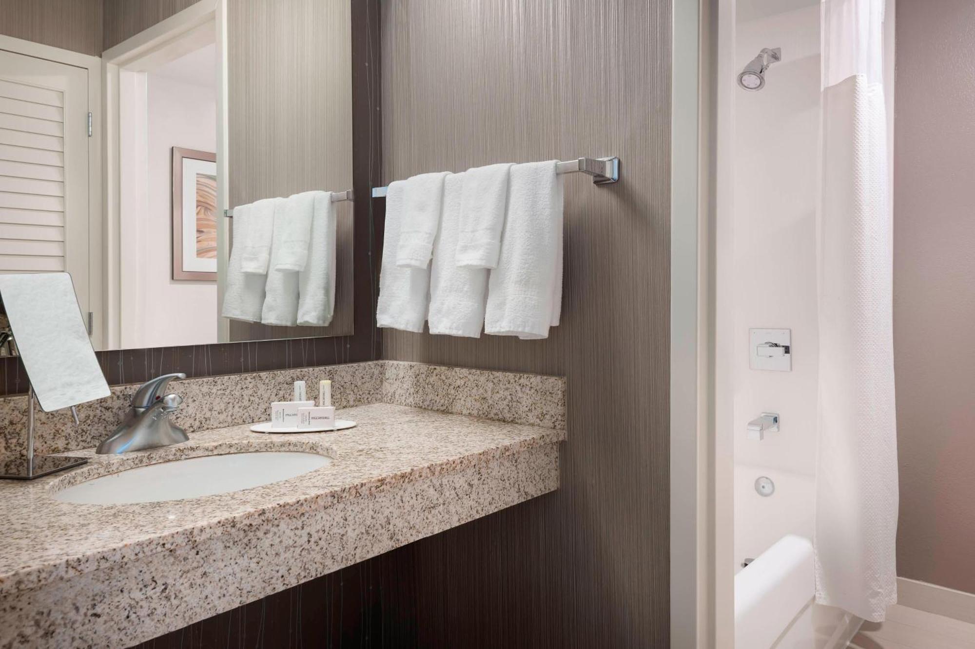 Отель Courtyard Tampa Downtown Экстерьер фото