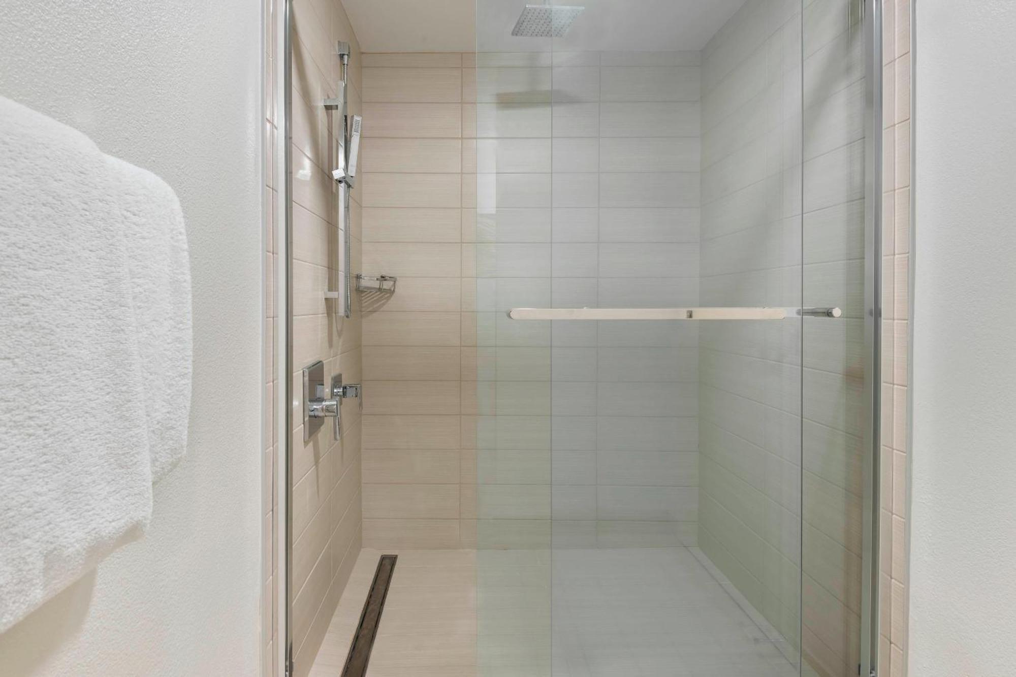Отель Courtyard Tampa Downtown Экстерьер фото