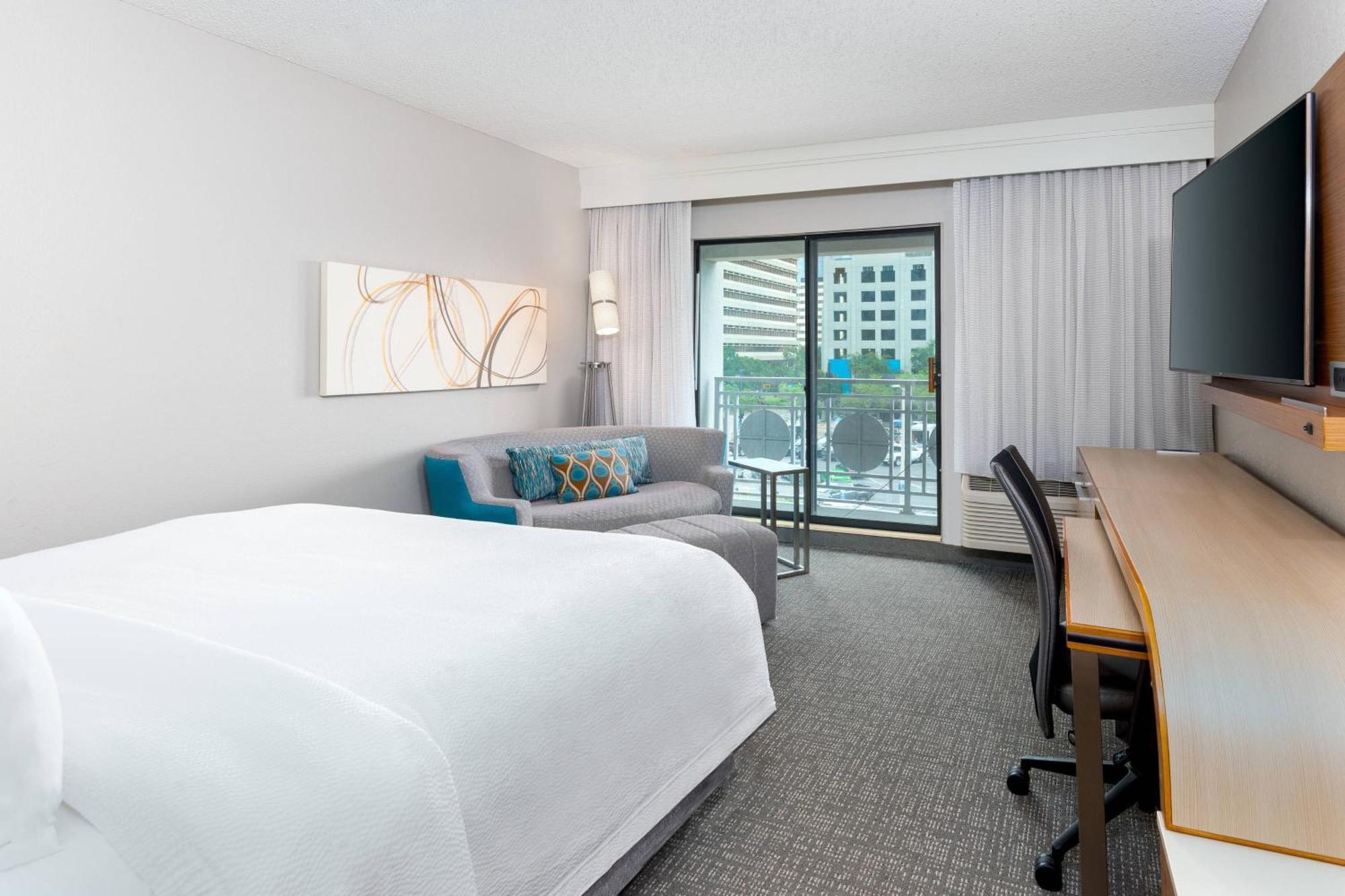 Отель Courtyard Tampa Downtown Экстерьер фото