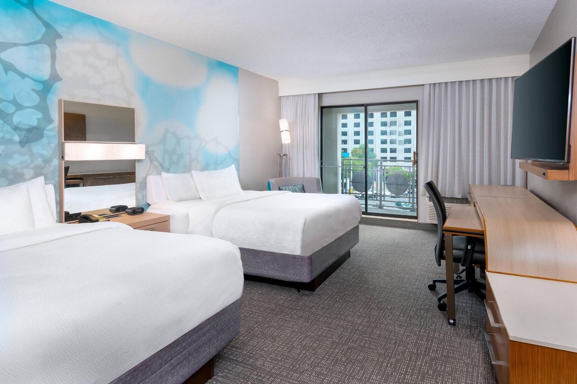 Отель Courtyard Tampa Downtown Экстерьер фото
