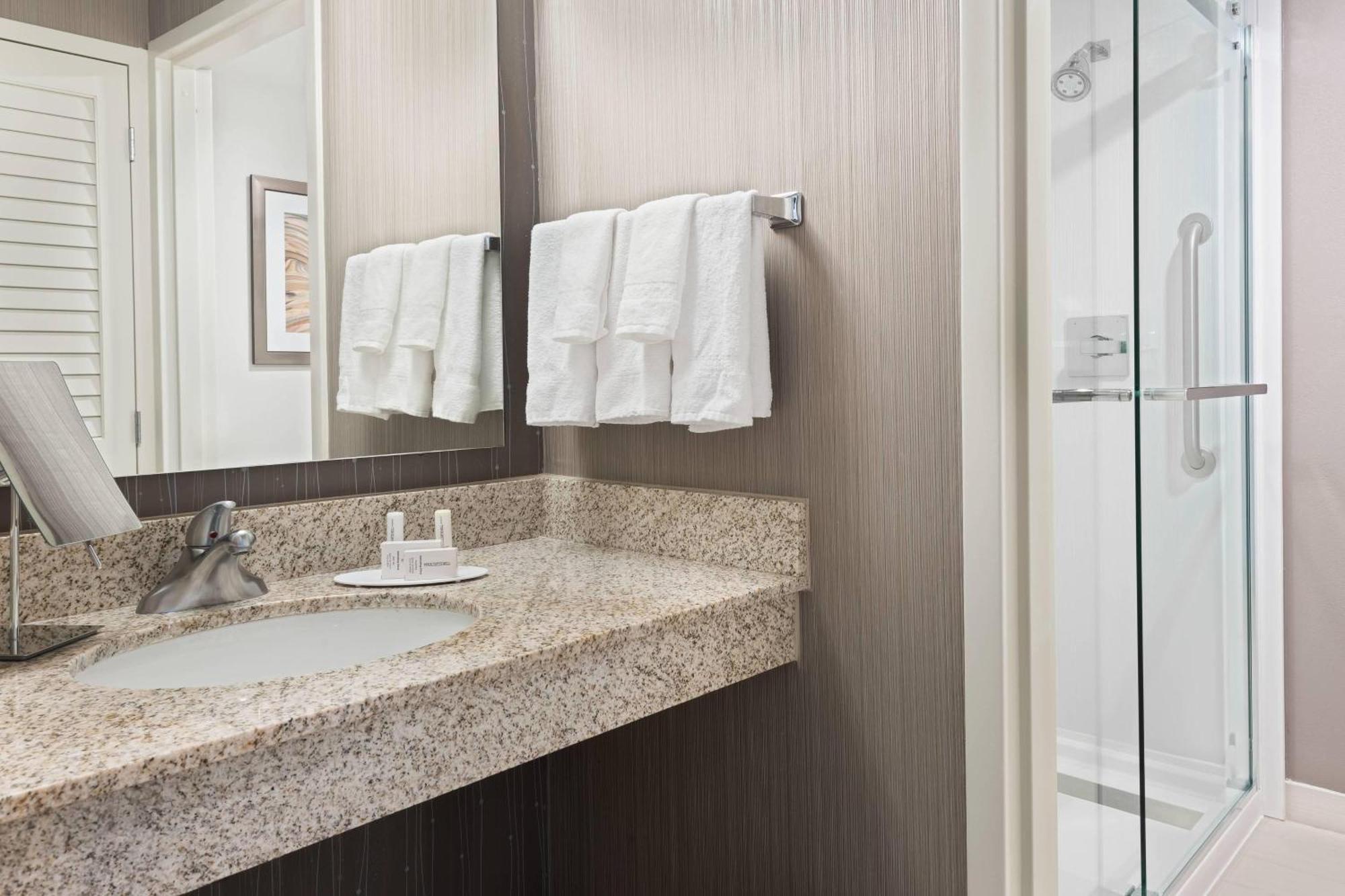 Отель Courtyard Tampa Downtown Экстерьер фото