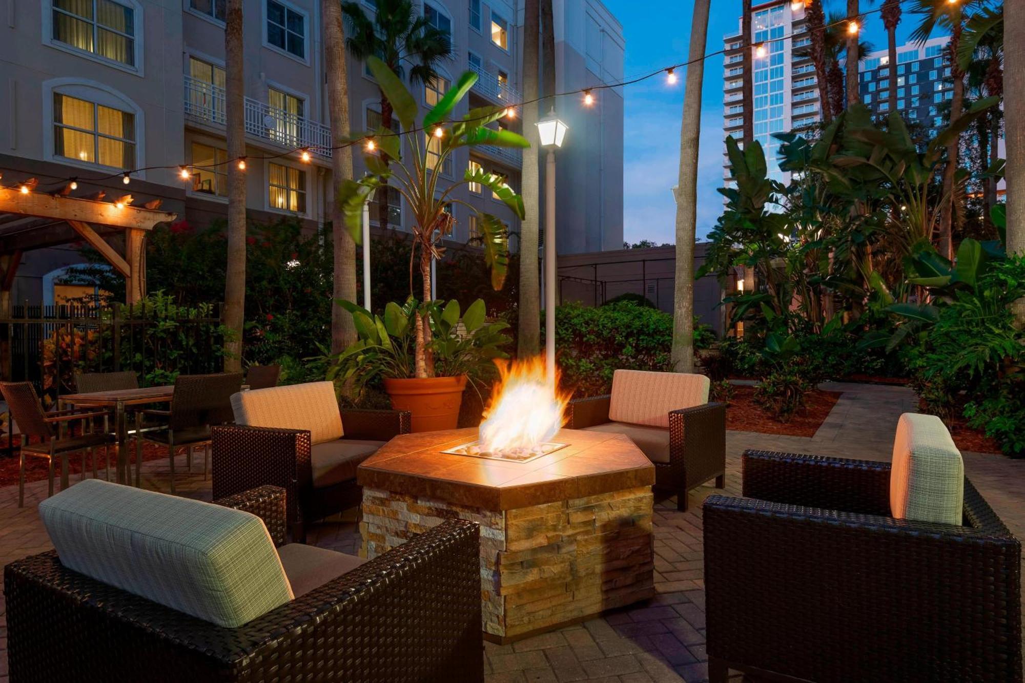 Отель Courtyard Tampa Downtown Экстерьер фото