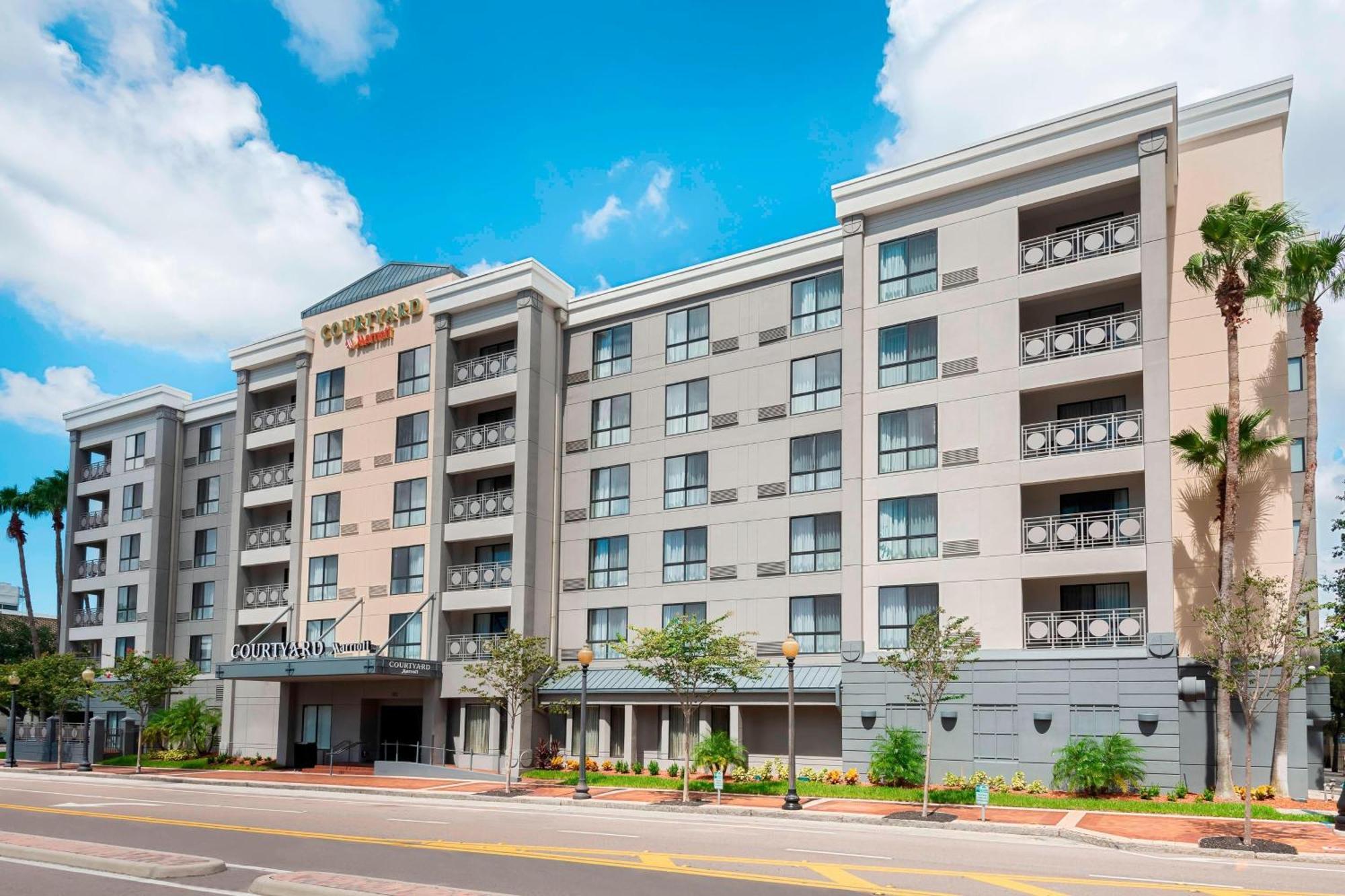 Отель Courtyard Tampa Downtown Экстерьер фото
