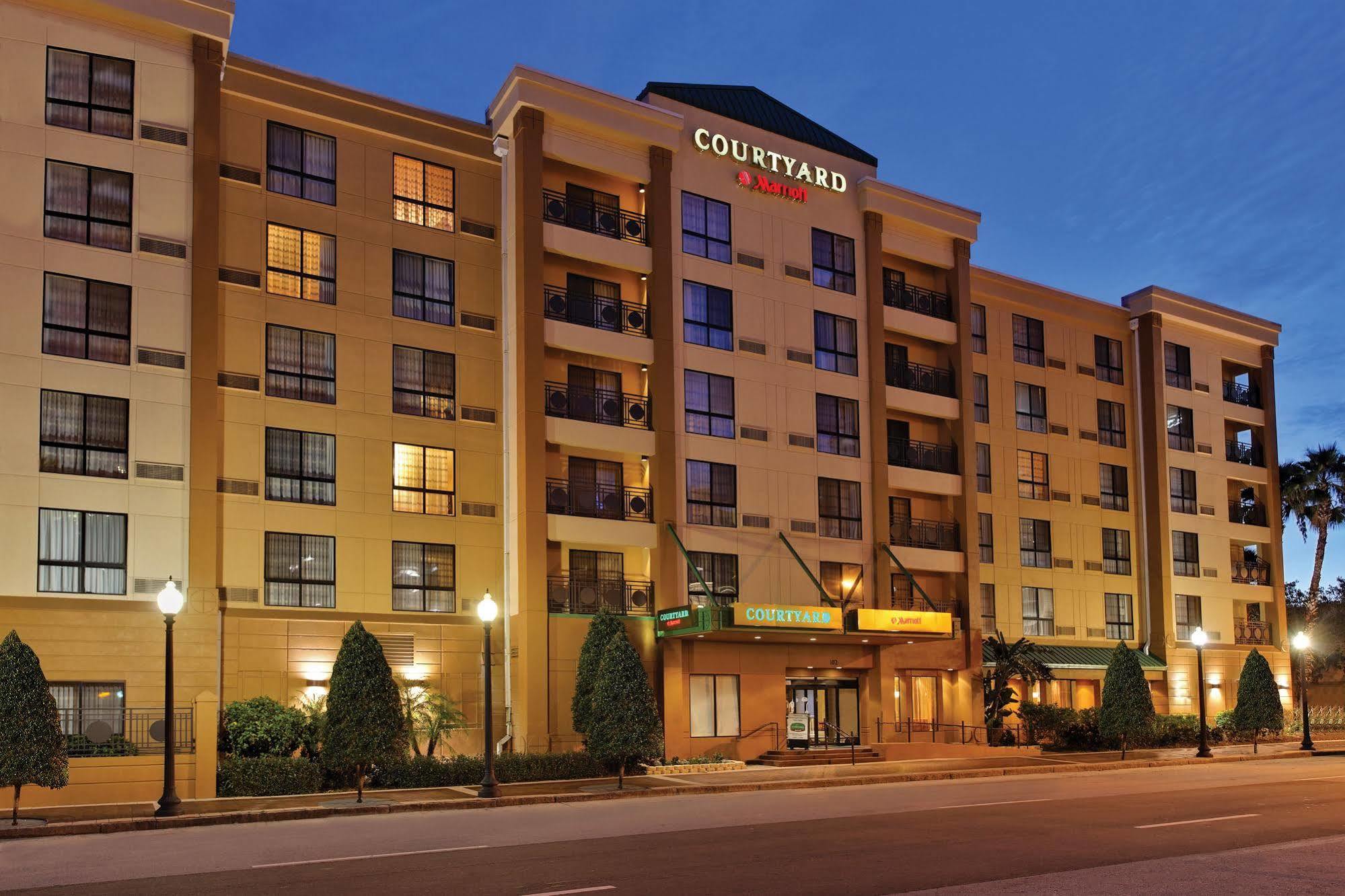Отель Courtyard Tampa Downtown Экстерьер фото